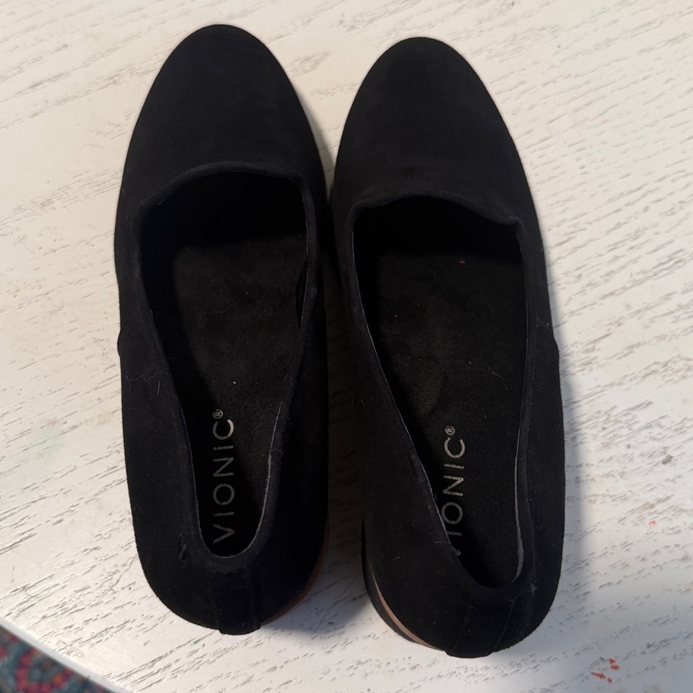 Vionic Willa Black Suede Wedge Women's Loafers. Size 10